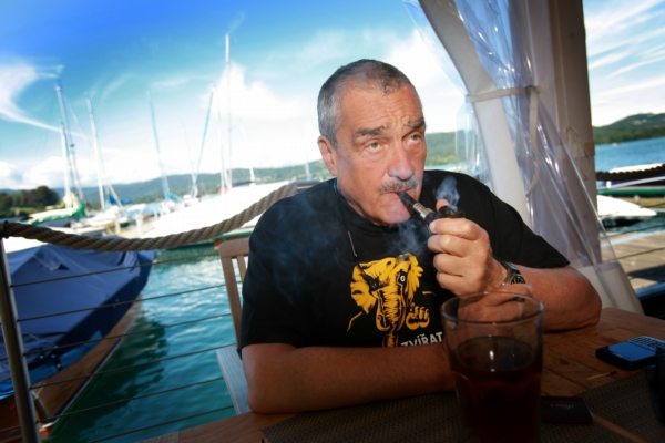 Ministr zahraničí a předseda TOP 09 Karel Schwarzenberg. Ministr zahraničí a předseda TOP 09 Karel Schwarzenberg.