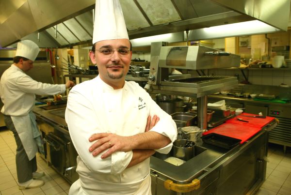 Accordi je jediný šéfkuchař, kterému se podařilo získat a obhájit michelinskou hvězdu. Accordi je jediný šéfkuchař, kterému se podařilo získat a obhájit michelinskou hvězdu.