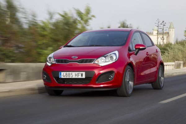 Třetí generace vozu Kia Rio vyráží za zákazníky. Třetí generace vozu Kia Rio vyráží za zákazníky.