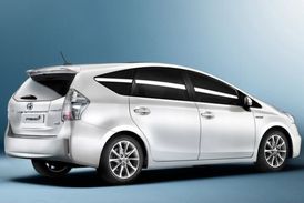 Zadní pohled ukazuje, jak se normální prius proměnil v "plus".