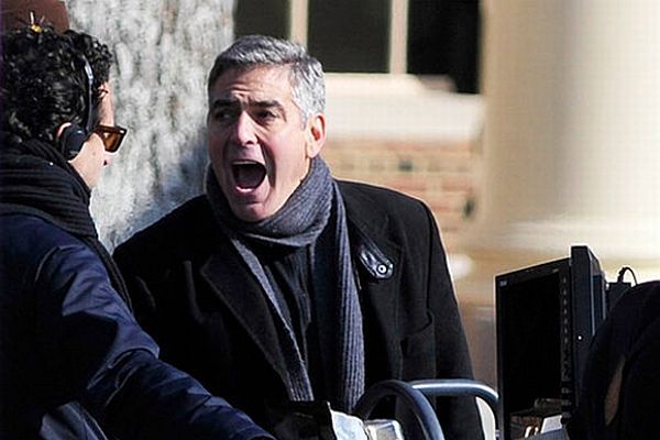 George Clooney při natáčení filmu Březnové idy, jehož je autorem, režisérem i hercem.