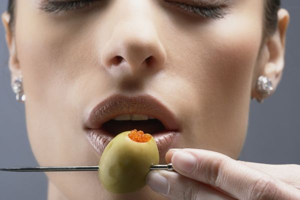 Olivy jsou zásadní pochoutkou pro středomořskou gastronomii.