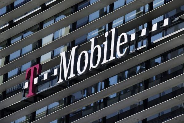 Americká federální vláda zablokovala telekomunikační společnosti AT&T její plán převzít mobilního operátora T-Mobile USA.