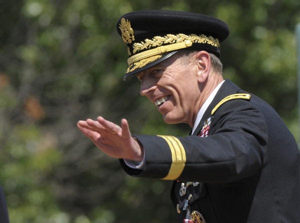 David Petraeus bude novým šéfem CIA. David Petraeus bude novým šéfem CIA.