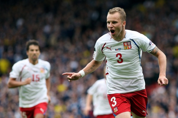 Michal Kadlec se raduje z vyrovnávacího gólu.