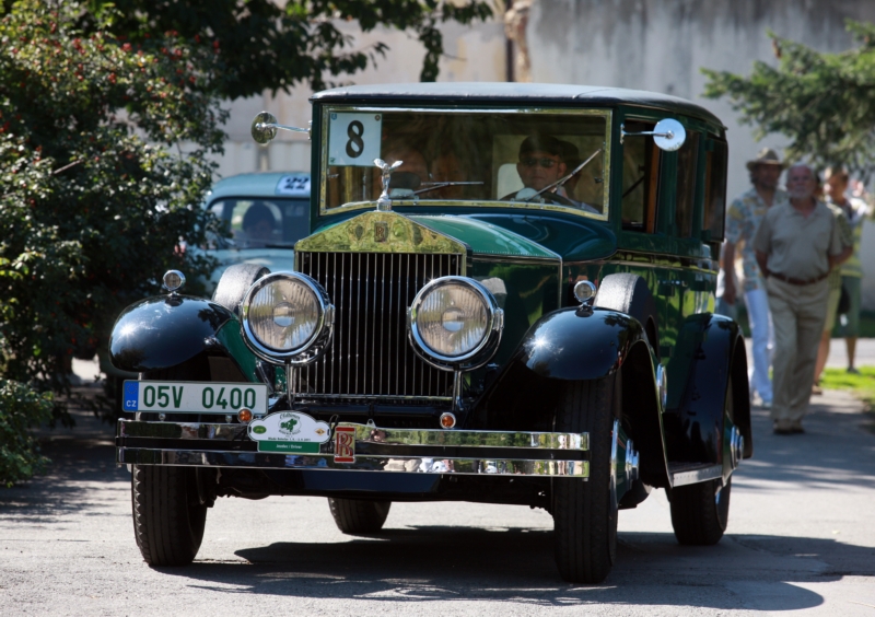 V Praze si dali dostaveníčko účastníci veteránské soutěže Oldtimer Bohemia Rally. 