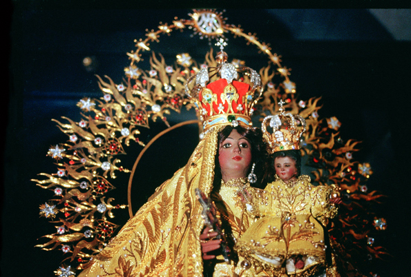 Soška Milostiplné Panny Marie z El Cobre se vydala na pouť.