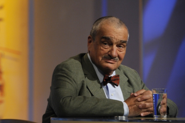Ministr zahraničí Karel Schwarzenberg. Ministr zahraničí Karel Schwarzenberg.