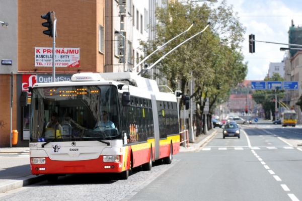 V Plzni havaroval trolejbus (ilustrační foto).
