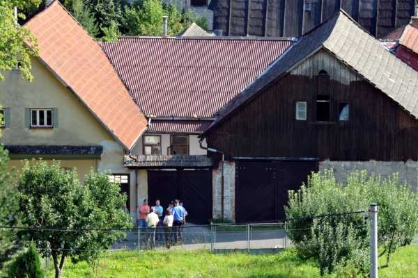 Žena obviněná z vraždy čtyř dětí půjde do vazby. Žena obviněná z vraždy čtyř dětí půjde do vazby.