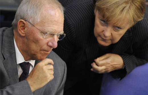 Kancléřka Merkelová a ministr financí Schäuble si částečně oddechli. Kancléřka Merkelová a ministr financí Schäuble si částečně oddechli.