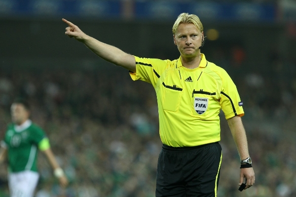 Rozhodčí Kevin Blom.