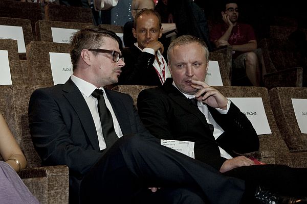 Jaroslav Rudiš a Jaromír Švejdík vyštafírovaní pro slavnostní chvíle v Benátkách. Jaroslav Rudiš a Jaromír Švejdík vyštafírovaní pro slavnostní chvíle v Benátkách.