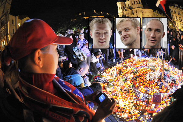 Pietní akce za zesnulé hokejisty na Staroměstském náměstí. Pietní akce za zesnulé hokejisty na Staroměstském náměstí.