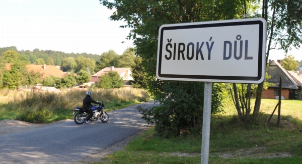 Pohřeb čtyř dětí z obce Široký Důl na Svitavsku, z jejichž vraždy byla obviněna matka, nebude veřejný. Pohřeb čtyř dětí z obce Široký Důl na Svitavsku, z jejichž vraždy byla obviněna matka, nebude veřejný.