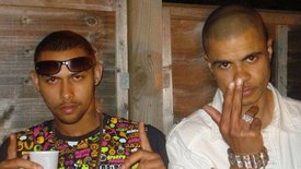 Mark Duggan a jeho bratranec Kelvin Easton.