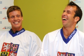 Tomáš Berdych (vlevo) a Radek Štěpánek měli dobrou náladu.
