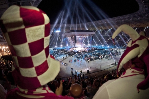 Fanoušci na stadionu ve Vratislavi si souboj užívali. Fanoušci na stadionu ve Vratislavi si souboj užívali.