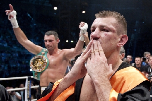 Polák Tomasz Adamek bojoval statečně. Polák Tomasz Adamek bojoval statečně.