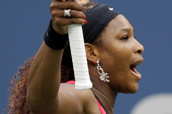 Serena Williamsová v diskusi s rozhodčí ve finále US Open.