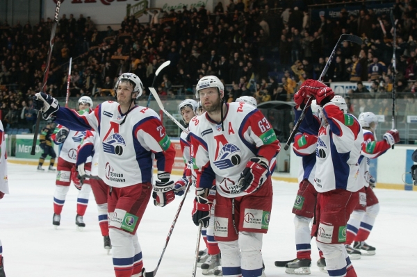 Hokejisté Jaroslavli se v KHL objeví opět v příští sezoně. Hokejisté Jaroslavli se v KHL objeví opět v příští sezoně.