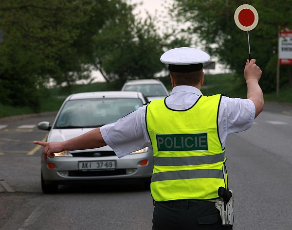 Policejní kontrola (ilustrační foto). Policejní kontrola (ilustrační foto).