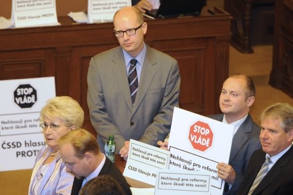 Předseda ČSSD Bohuslav Sobotka se svými spolustraníky s novelou nesouhlasí. Předseda ČSSD Bohuslav Sobotka se svými spolustraníky s novelou nesouhlasí.