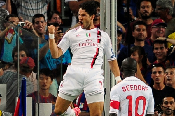 Útočník AC Milan Alexandre Pato se raduje z gólu.