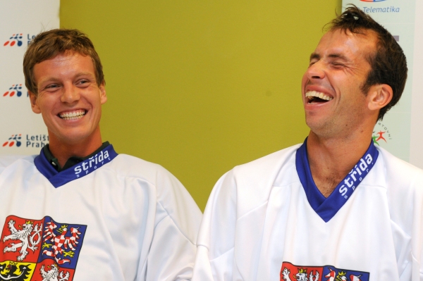 Tomáš Berdych (vlevo) s Radkem Štěpánkem. Tomáš Berdych (vlevo) s Radkem Štěpánkem.
