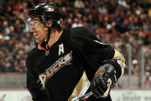 Teemu Selänne se rozhodl v NHL pokračovat.