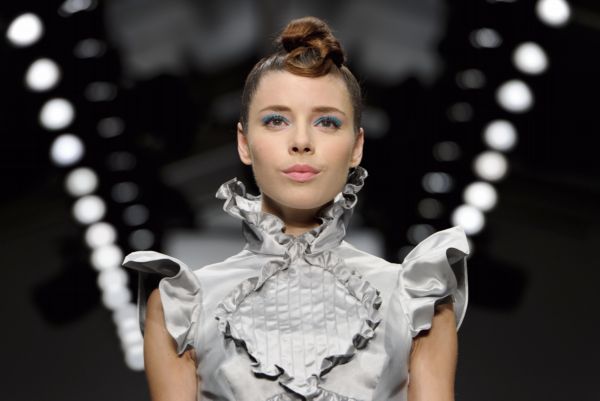 V Londýně začíná Týden módy, na snímku model Paula Costelloea. V Londýně začíná Týden módy, na snímku model Paula Costelloea.