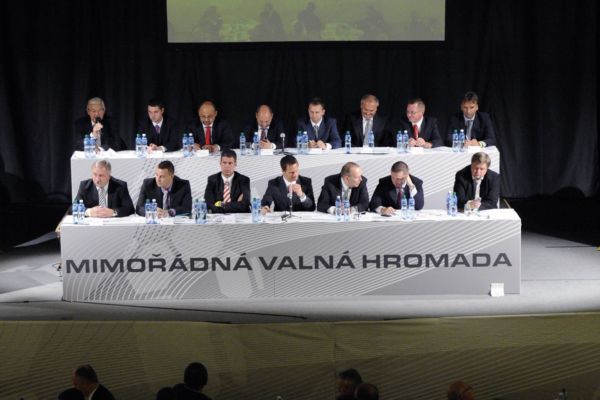 Valná hromada FAČR se k volbě nového předsedy ani nedostala.