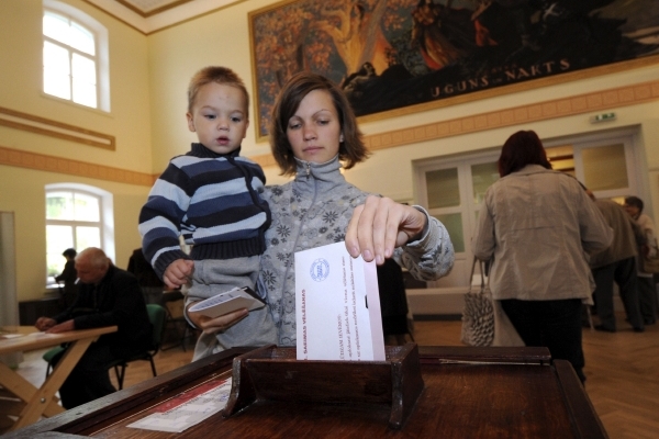 Voliči v Lotyšsku už v červenci rozhodli o předčasných volbách. Voliči v Lotyšsku už v červenci rozhodli o předčasných volbách.