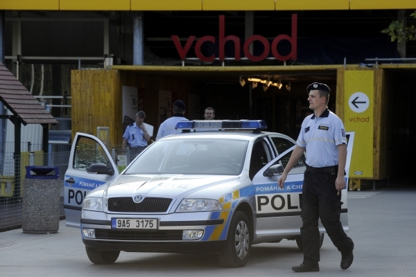 Policisté zasahovali v obchodě IKEA v Zličíně. Policisté zasahovali v obchodě IKEA v Zličíně.