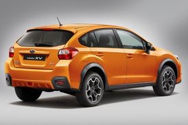 Sportovní naladění Subaru XV ukazuje i při zadním pohledu.