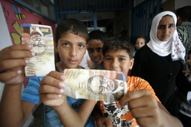 Izraelské šekely mají Palestinci rádi. Izraelské šekely mají Palestinci rádi.