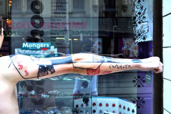 Už žádné ještěrky a květiny, tetování prošlo výraznou změnou. Foto: Tribo Tattoo & Piercing