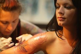 Tetování je na celý život, s žádostmi o jeho odstranění se prý dermatologové setkávají čím dál méně.