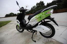 Hlavním hrdinou byl však elektrický skútr.