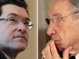 Norman Eisen (vlevo) a americký senátor Charles Grassley.