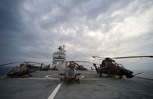 Francouzské helikoptéry účastnící se útoků na Libyi.