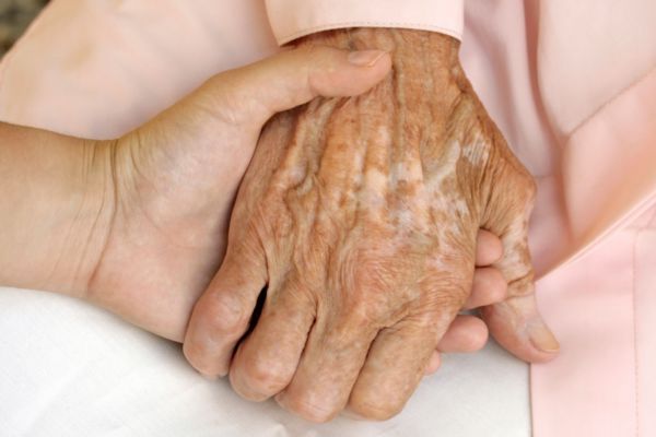 Alzheimerova choroba se může týkat každého, klíčová je podpora rodiny a okolí.