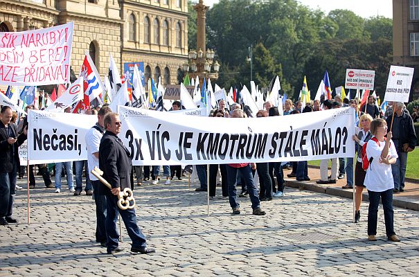 Starostové přijeli do Prahy vyjádřit podporu návrhu přesunout část peněz z velkých měst do menších obcí.