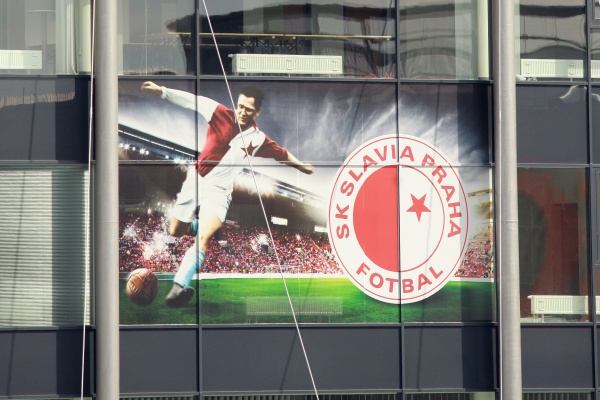 Obří fotografie Josefa Bicana musí z Edenu zmizet.