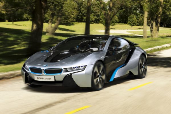 Koncepční vůz BMW i8 jasně naznačuje sportovní sklony.