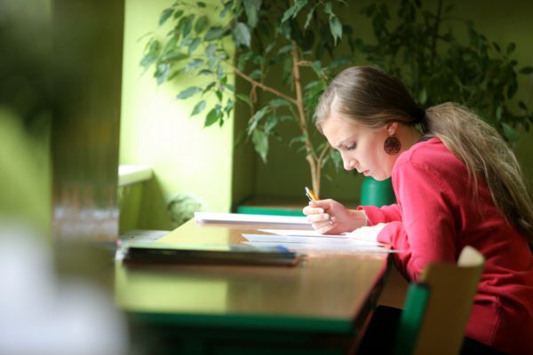 K opravným maturitám nedorazila zhruba čtvrtina studentů.