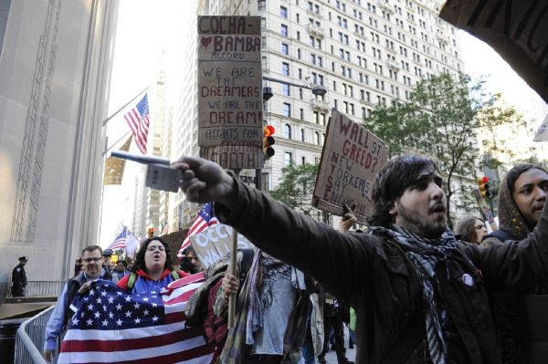 Proti nefungujícímu kapitalismu. Protest před Wall Streetem.