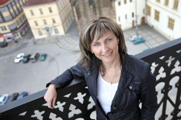 Poslankyni Ivaně Řápkové nakonec titul z plzeňských práv zůstane.