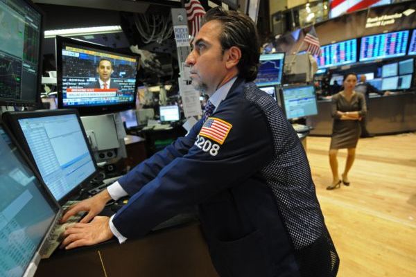 Investoři na burzách zažívají perné chvilky. Investoři na burzách zažívají perné chvilky.