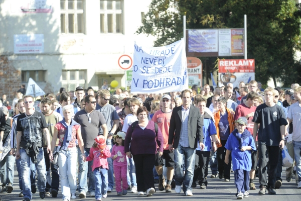 Ve Varnsdorfu začala krátce po 14. hodině další demonstrace. Ve Varnsdorfu začala krátce po 14. hodině další demonstrace.